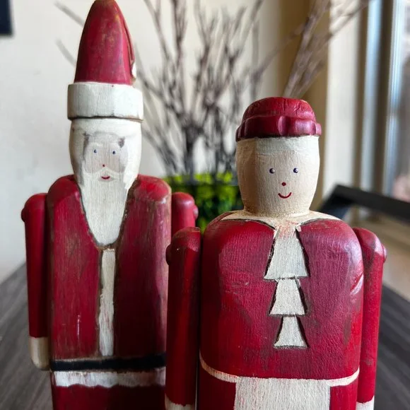 Wolf Creek Folk Art Santa & Mrs Claus Figure Hand Carved & Painted Wood - Picture 2 of 15